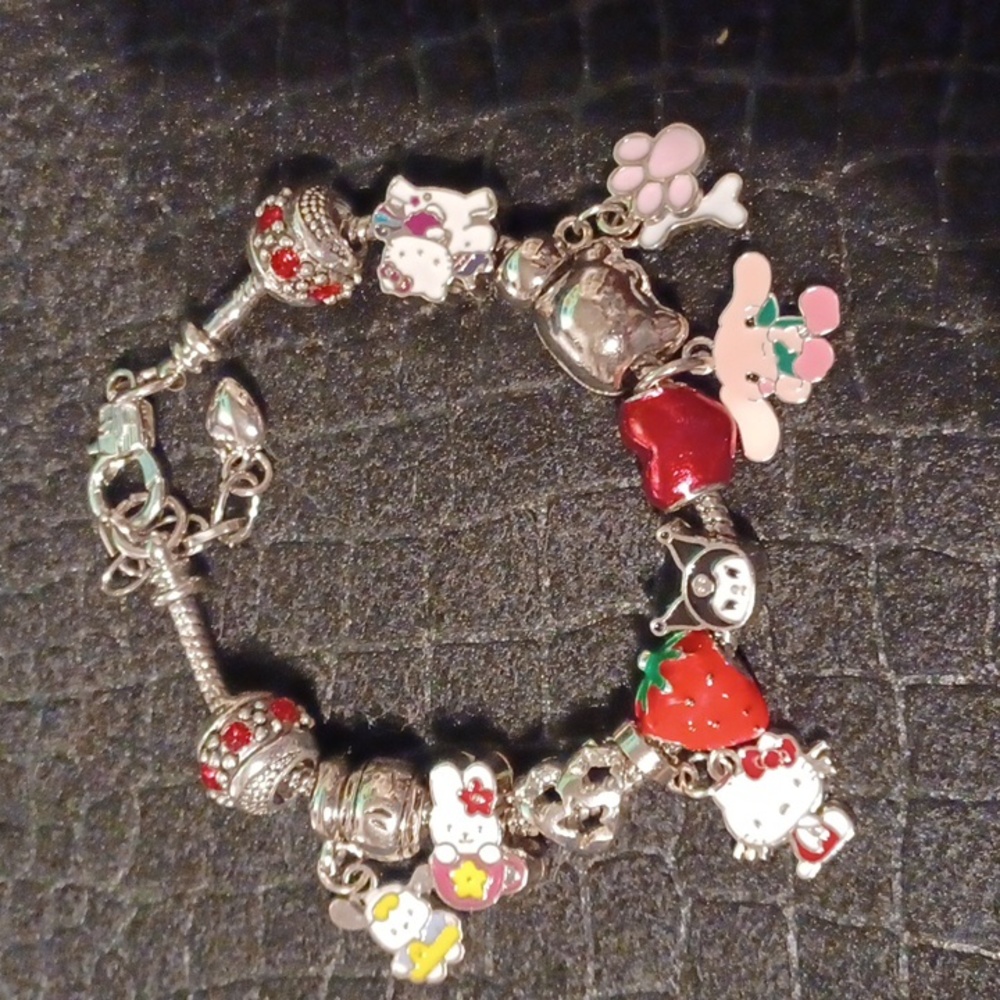 Sanrio Hello Kitty Strawberry ๐ bracelet